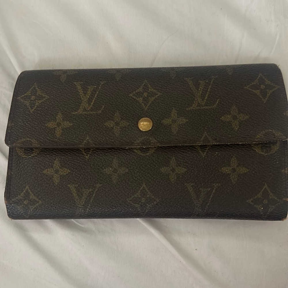 LV MONOGRAM SARAH WALLET
